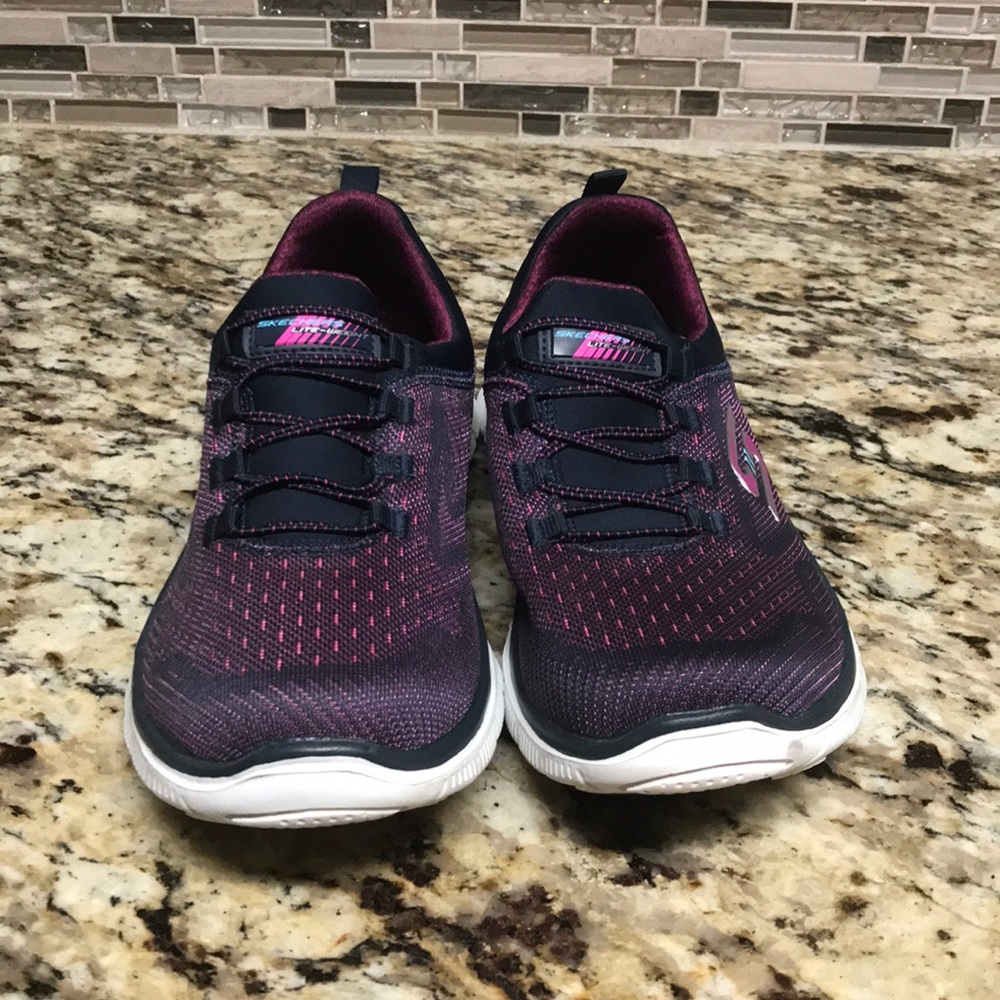 Ladies size 8 Sketchers